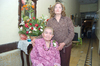 06032011  López Delgadillo en su fiesta de 86 años de edad junto a su hija María Dolores Vázquez de Escobedo.