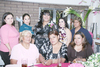 10032011 Madinaveitia de Rechy con un grupo de amigas asistentes a su festejo de canastilla.