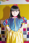 14032011  Pimentel Santacruz lució como princesa en su piñata.