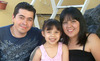 29032011 La pequeña Regina Gómez al festejar seis años de vida en compañía de sus padres César Gómez y Luz Mendoza.