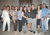 30032011 Torres de Vargas acompañada de un grupo de amistades que acudieron a su fiesta de regalos para bebé.