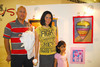 30032011 de la Peña, maestra de los pequeños artistas, en compañía de sus hijos Elexa y Hugoalexi.