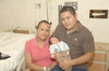 03042011 Cedillo y Humberto Ramírez con su pequeño bebé Héctor Ramírez Cedillo.