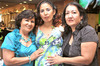 10042011 Mora de Muñiz junto a las anfitrionas de su festejo Sra. Lily de Muñiz y Sra. Paty de Muñiz.