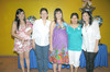 12042011 Reyes, Hortencia Chávez, Martha Hernández, Ivonne Rodríguez y la pequeña bebita, junto a Karla Reyes, en su fiesta de canastilla.