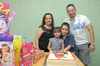 24042011  Macario Holguín festejó tres años de edad junto a sus papás Juan Héctor y Jeny.