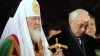 El patriarca ortodoxo de Moscú (izquierda) y el primer ministro de Ucrania asistieron a una misa en Kiev, la capital ucraniana.