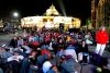 En México, miles de personas hacían una oración de vigilia en la Basílica de la Virgen de Guadalupe, en la ciudad de México, mientras dos pantallas grandes dentro de la iglesia proyectaban las celebraciones en Roma.