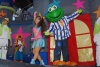 En la Fuente del Pensador se instaló el escenario donde Tatiana junto a sus bailarines y sus queridos personajes hicieron de las suyas.
