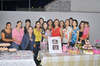 08052011 Hernández de Peza rodeada de las damas asistentes a su festejo de canastilla.