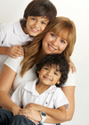 10052011 Bocanegra en compañía de sus hijas Dulce Victoria y Hannah Cristina Gutiérrez Bocanegra.
