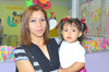 11052011 González con su hija Danna Karyme.