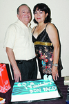 16052011  Francisco Delgado junto a su esposa Lupita el día de su cumpleaños.