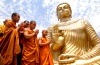 Frente a la higuera de la ciudad de Bodhgaya, probable descendiente directa del árbol que acogió entonces a Buda, varios miles de fieles de esta religión milenaria elevaron oraciones en presencia de representantes de Tailandia, Sri Lanka y Myanmar.