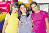 17052011  Lorena, Marian y Blanca.