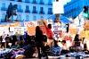 Los ciudadanos 'indignados' concentrados en la Puerta del Sol de Madrid acordaron hoy mantener la protesta al menos una semana más, hasta el próximo domingo, para articular mejor el movimiento y poder conseguir un cambio social en España.