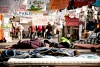 Varias personas duermen en la Puerta del Sol de Madrid, después de otra noche de acampada de miles de concentrados para reclamar cambios en el modelo democrático español.