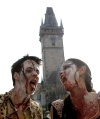 Varios zombies invaden el centro de Praga.