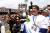 El guardameta argentino Federico Vilar, recogió el trofeo de subcampeón para los michoacanos.