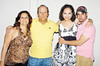 25052011  Márquez y Sra. Hermina Gurrola con familiares.