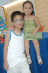 30052011 Terrazas Ibáñez en su fiesta de cumpleaños junto a su hermanita Regina.