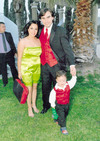 31052011  Rosa Gómez de Carrillo, con sus nietecitos Fernanda y Rubén, el día que celebró su cumpleaños.