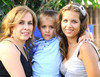 El festejado junto a su abuelita Juany Alonso de Allegre y su mamá Anabel Allegre de Aguilar.
