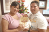 06062011  en brazos de sus papás Abel Rodríguez y Alejandra Talamantes, y su hermanito Abel Santiago.