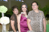 11062011  a la futura esposa estuvieron sus organizadoras, Yuriko Castro, Lily Carrillo e Isis Montes.