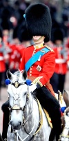 El príncipe Guillermo, que participó por primera vez en el desfile con su nuevo grado de coronel de la Guardia Irlandesa.