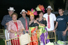 20062011 de la Torre de Reyes rodeada de las numerosas asistentes a su festejo de canastilla.