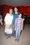 22062011 de la Paz y Carmelita con los pequeños Alex y Pamela.