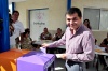 Eduardo Olmos acudió a realizar su voto.