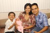 02072011  Juan Pablo acompañado de sus papás Pepe, Aliack; y  su hermana María José.