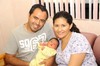 02072011 Cabral Reyes hijito de Silvana Reyes de Cabral y Enrique Cabral nació el 14 de junio.