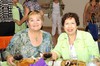 04072011  de Masso en su festejo de canastilla junto a su mamá, Sra. Olga González de Masso, y su suegra, Sra. María del Refugio Piña de De León.