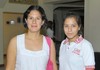 07072011  Raquel Sánchez con su alumna Mary.