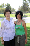 15072011 acompañada por su mamá señora María Elena Moreno quien fungió como anfitriona y su futura suegra señora Silvia Ramírez.
