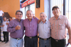 15072011 Chávez, Sergio Rojas, Fernando Rendón y Luis Portilla, ex compañeros del Instituto Francés de La Laguna en amena reunión.