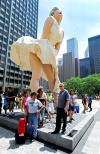 La estatua de Marilyn Monroe mide 8 metros de altura.