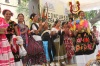 A la Guelaguetza se presentan a bailar y presentar parte de su cultura representantes de las 8 regiones que componen el estado de Oaxaca.