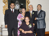 01082011  Rivas y su esposa Irma Isabel Aguilera junto a sus hijos celebraron su 50 aniversario de bodas.