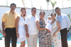 01082011  Rivas y su esposa Irma Isabel Aguilera junto a sus hijos celebraron su 50 aniversario de bodas.