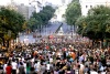 los manifestantes relacionaron el desalojo con la visita papal y convocaron un acto de repulsa e invitaron a los simpatizantes a dar un 'paseo' a las ocho de la noche por la Puerta del Sol.