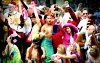 Participantes en el Día del Orgullo Gay, bailan a bordo de una barcaza durante el desfile.
