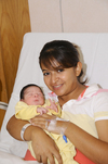 06082011  Rivera Escobar en brazos de su feliz mamá Janeth Escobar.