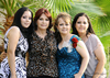 13082011  acompañada de su mamá Sra. Leticia Díaz y sus hermanas Esmeralda y Lety.