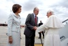 El Papa fue recibido en la pista de la terminal por el rey Juan Carlos I y su esposa, la reina Sofia, además del presidente del gobierno español, José Luis Rodríguez Zapatero y el líder del opositor Partido Popular, Mariano Rajoy.