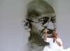 El activista indio Anna Hazare insistió en que no cesará su movimiento hasta se apruebe la ley anticorrupción que su movimiento promueve, que crea un organismo independiente y autónomo para fiscalizar las acciones del gobierno.