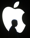 Tras conocerse la renuncia de Steve Jobs como director ejecutivo de Apple, las acciones de la compañía cayeron 5.3% al pasar a 356.10 dólares.